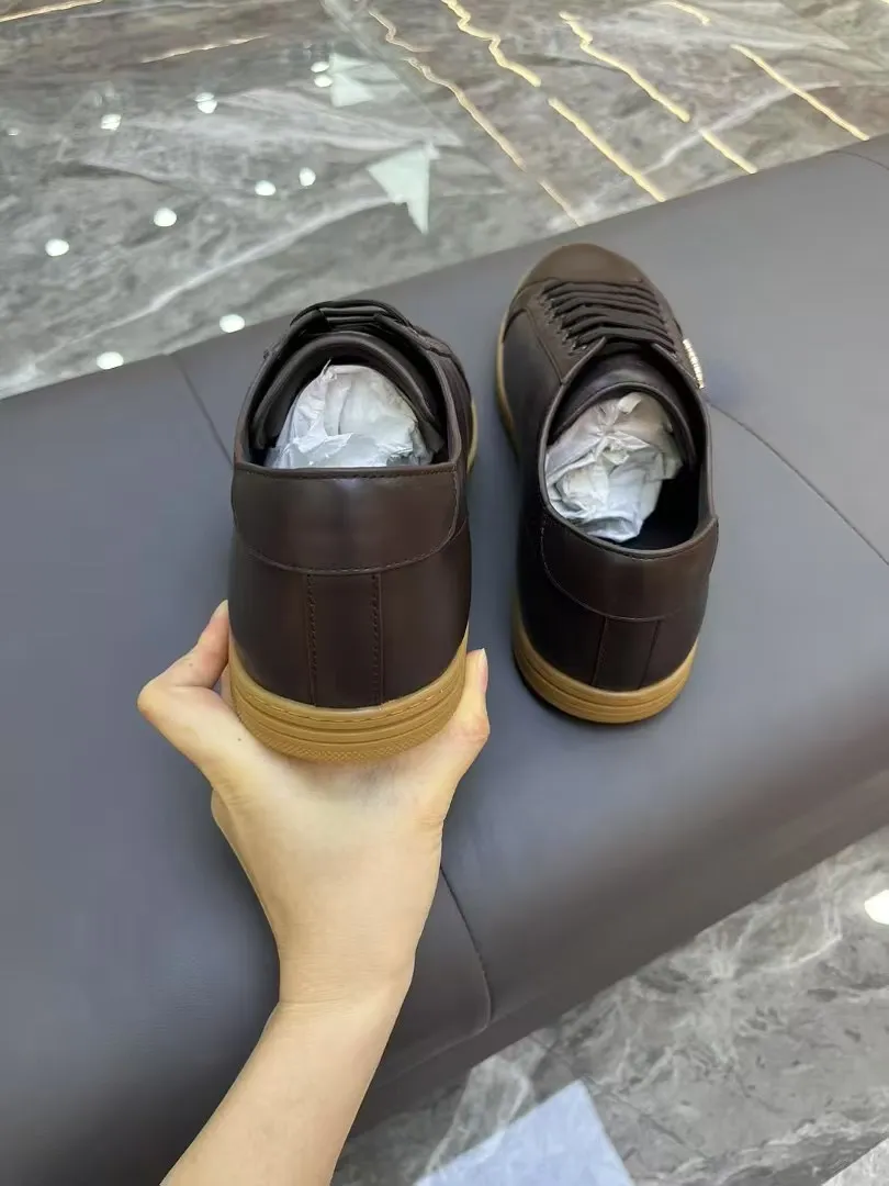 Men's Men's Shoes 💰400 [New Style] 🐝🐝DG men's calfskin sneakers Portofino Yacht shoes, simple and versatile design, unique saddle leather soles. The Dolce &G logo rear wing is the icing on the cake. Imported cowhide + rubber outsole Size: 39-44 (customized at 38.45)